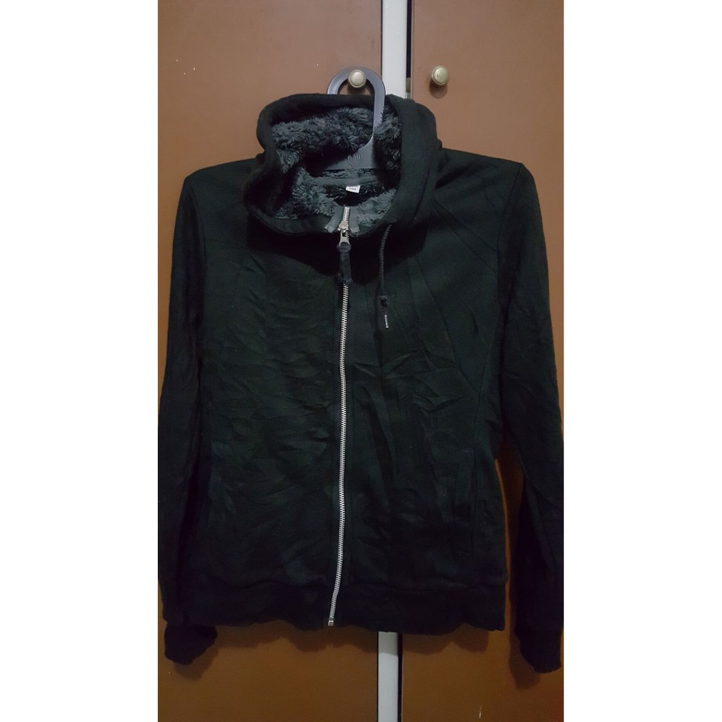 Jaket Uniqlo Bulu