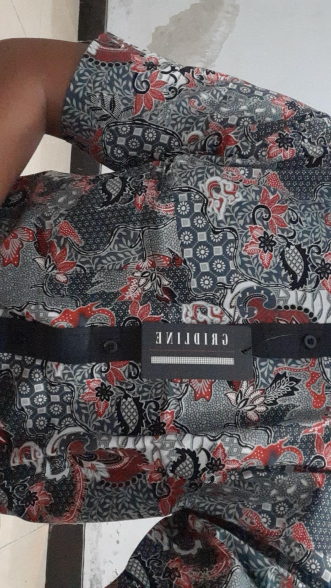 [gridline - R025] Kemeja Batik Pria Katun Lengan Pendek Regular Batik Abu Modern
