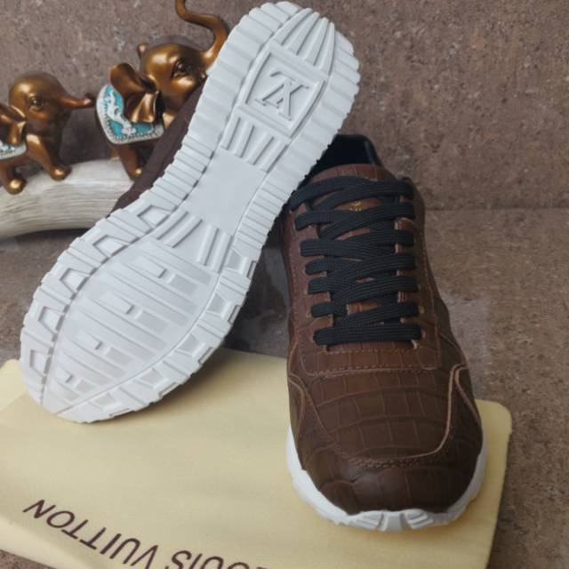 Sepatu lv sneaker mirror quality lou is vuitton pria