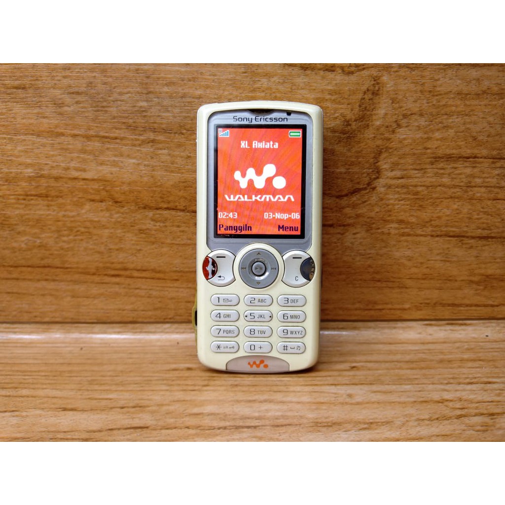 HP Handphone Jadul Sony Ericsson W810i Putih Mulus Bukan R520 T29s T28 atau T39