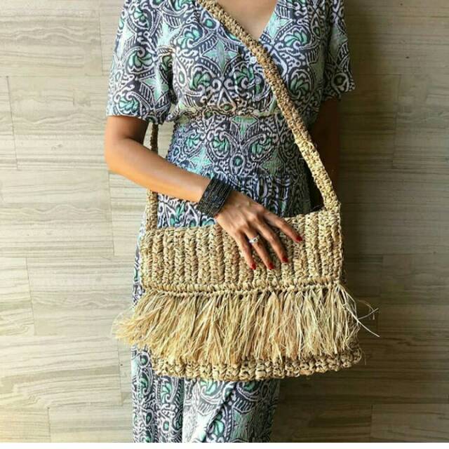 Tas gajih slempang/ Sling raphia bag
