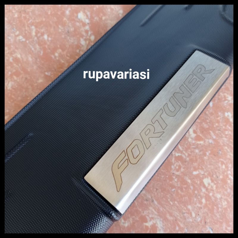 sill plate silplate PINTU BAGASI BELAKANG toyota fortuner 2005 sampai 2015 plastik tempel 2006 2007 2008 2009 2010 2011 2012 2013 2014 tipe e g vnt trd diesel