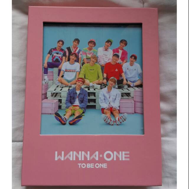 Park Jihoon Set
WANNA ONE 1x1=1 (To Be One) Album pink ver. + poster + PC blue ver.