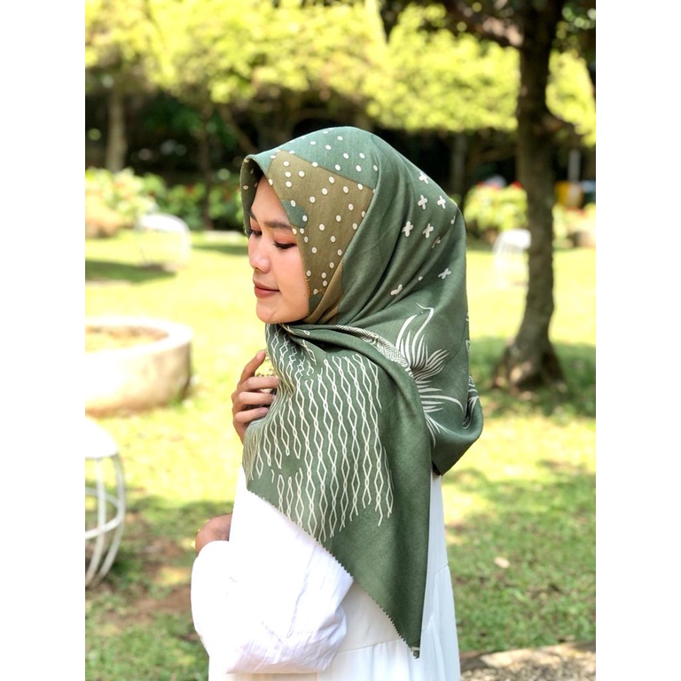 Segi Empat / Jilbab Segi empat Deenay / Kerudung Segi Empat /  Hijab Segi empat Deenay
