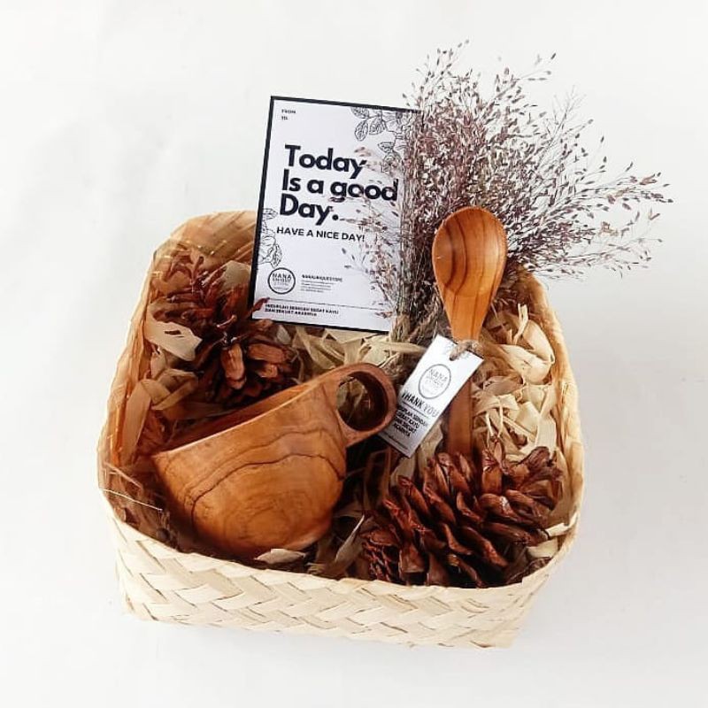 

HAMPERS NATAL CHRISTMAS GIFT KADO HADIAH PERNIKAHAN ULANG TAHUN WISUDA SOUVENIR WEDDING GIFT BOX