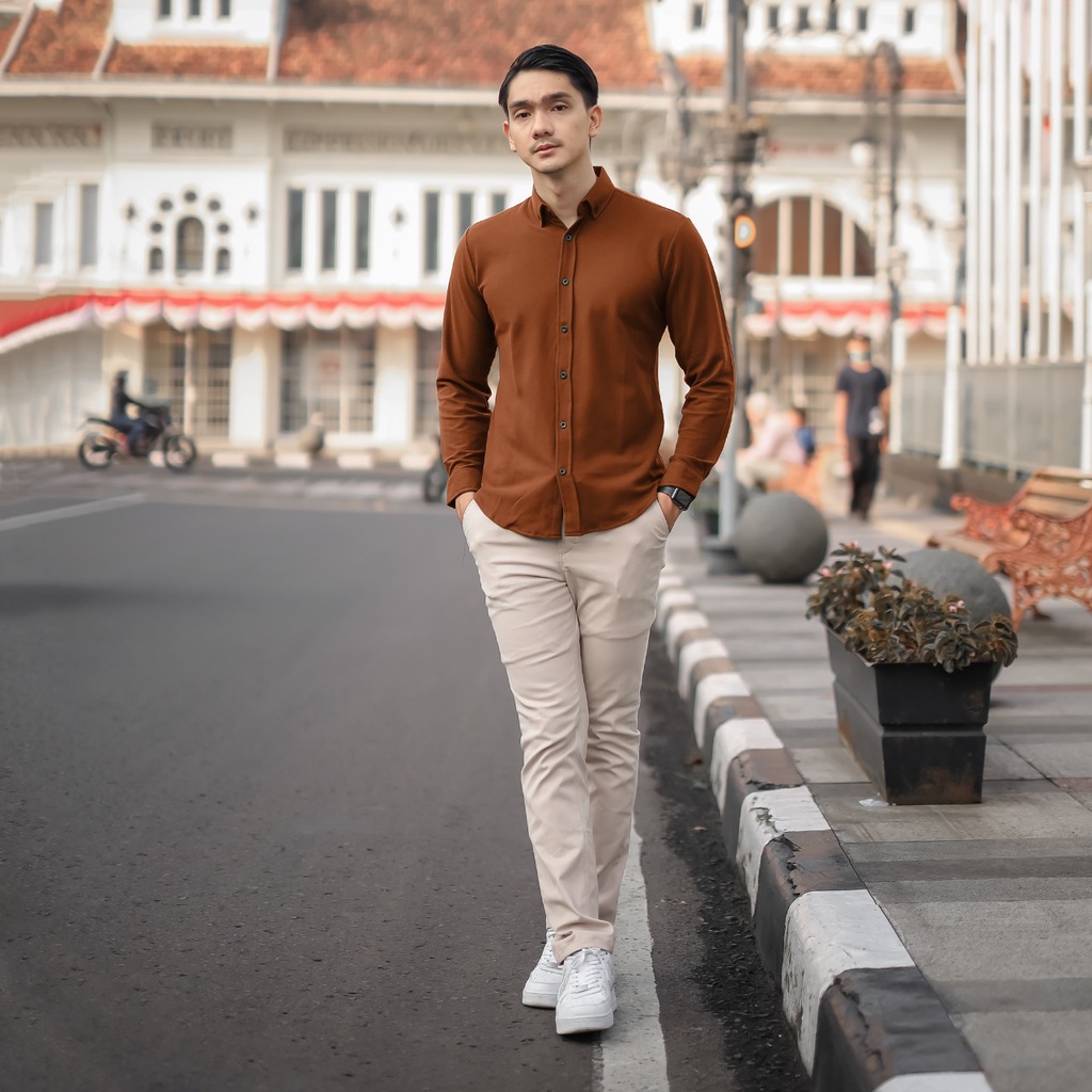 Kemeja Polos Casual Slimfit Pria Lengan Panjang Pique Size M - XXL LIGHT BROWN | BROGUY