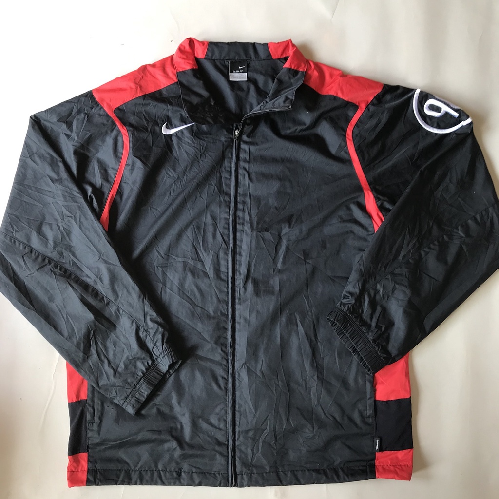 Nike Big Swoosh/jacket nike/nike bekas/nike vintage jual nike murah/nike 90s/baju nike/nike shortpan