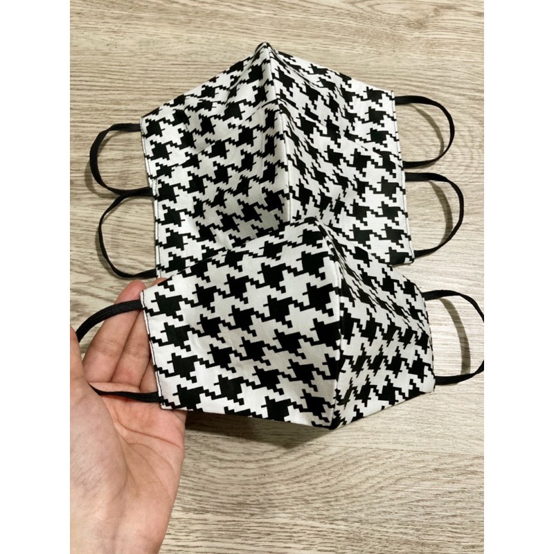 masker motif kain black&white ( 4 ply / 4 lapis )