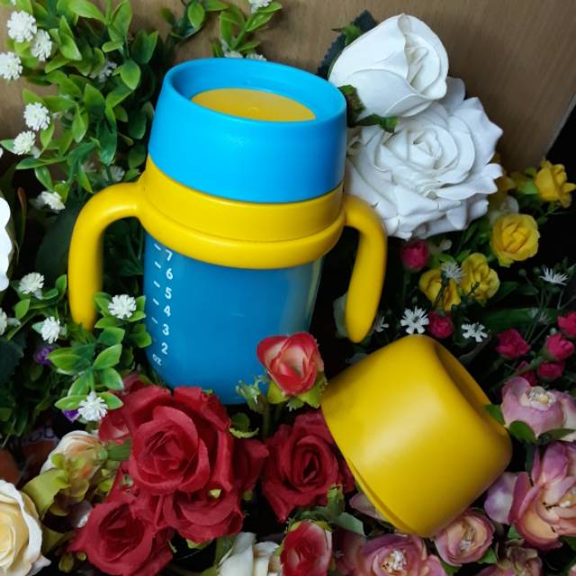 Tupperware tiwi todz sippy cup Preloved