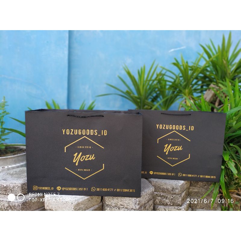 

Paperbag Custom Size Bahan Jemani Hitam & navy 180-200gsm P40xL12xT29 Free Desain