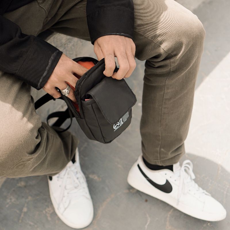 Mmo Sport Tas Selempang Pria Waterproof Hanging Wallet Gantung Leher