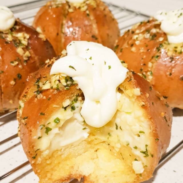 

Korean Cream Cheese Garlic Bread Woweats.id