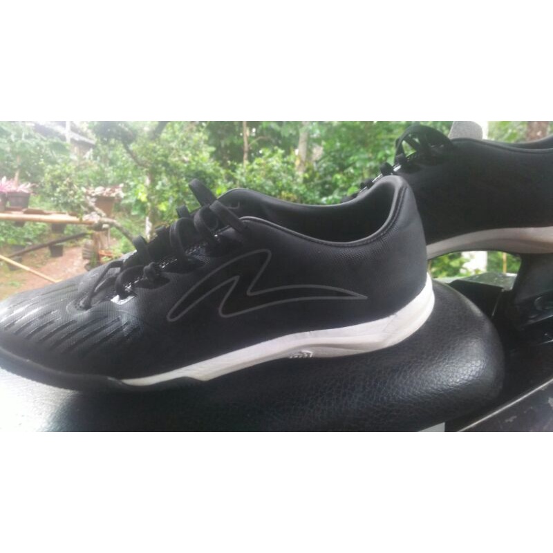 SPECS SWERVO HYDRA SEPATU FUTSAL