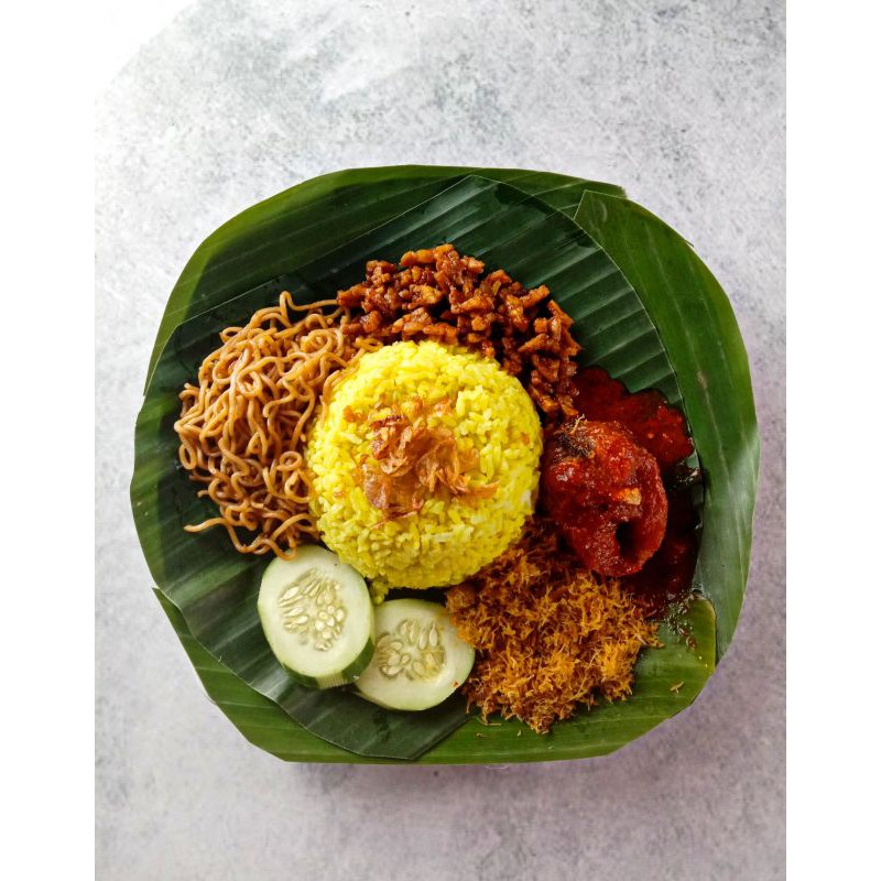 

Nasi kuning ikan haruan bumbu merah