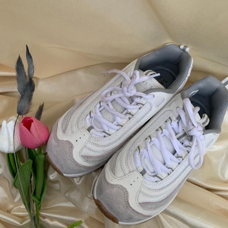 sepatu putih Skechers