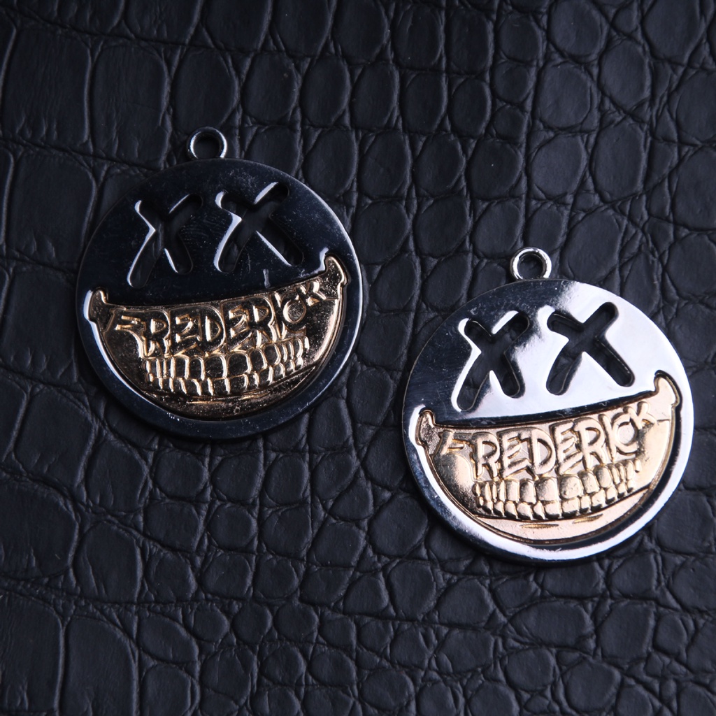Kalung Liontin Bentuk Bulat Motif Smiley Face Bahan Alloy Gaya Hip Hop