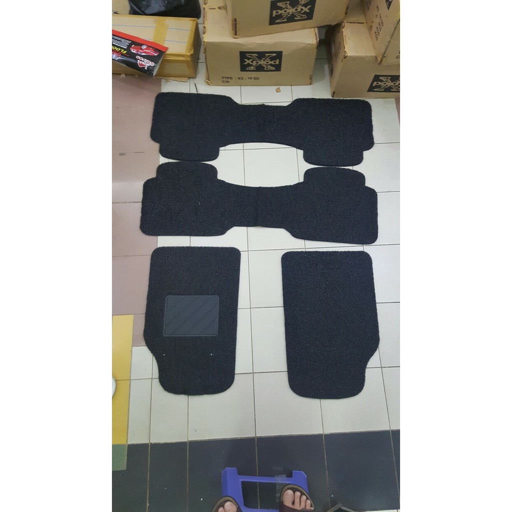 Karpet Mie 3 Baris Hitam Mobil Universal