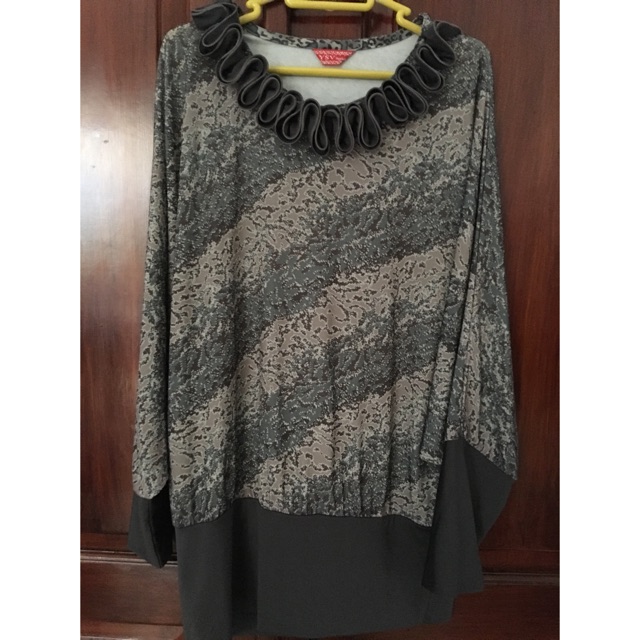 KAOS BATWING AKSEN REMPEL (PRELOVED)