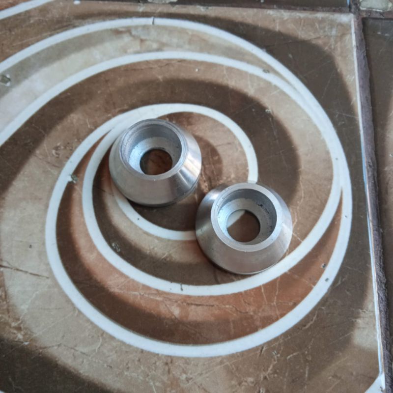 Ring manisan skok belakang baut L