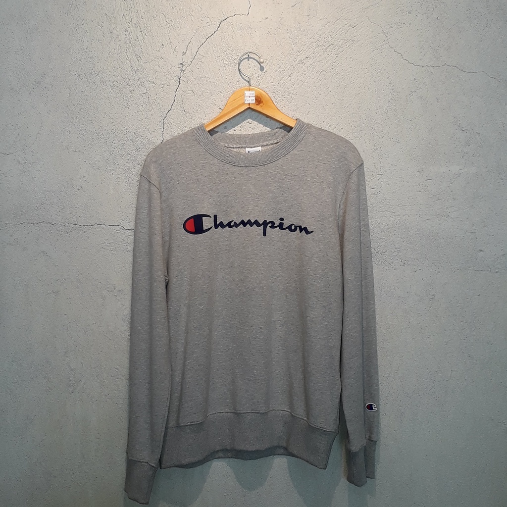 Jaket Pria CHAMPION Crewneck Logo Script Grey Original 100%