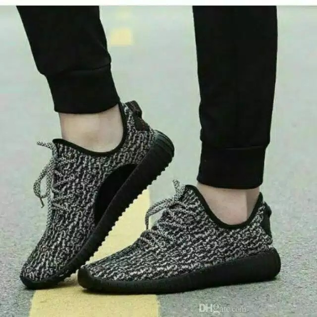 SEPATU ADIDAS YEEZY BINTIK HITAM SOL HITAM