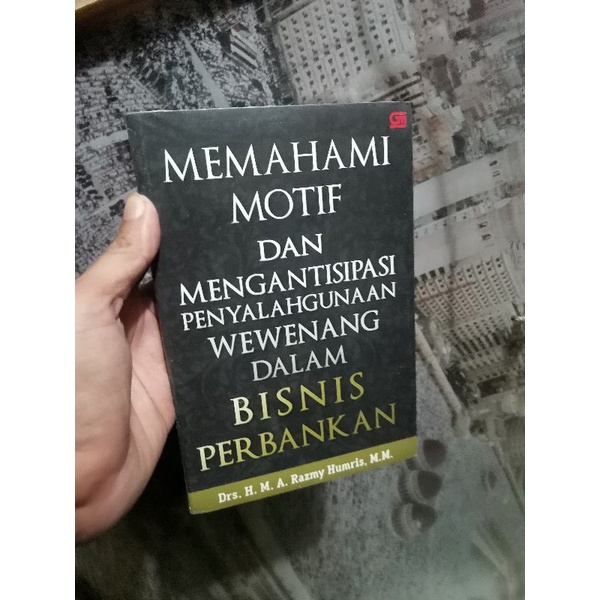 

Buku memahami motif dan mengantisipasi penyalahgunaan wewenang dalam bisnis perbankan ORIGINAL