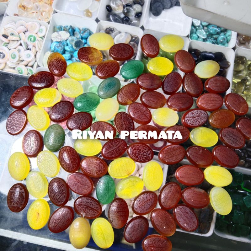 Batu Yaman ukir kaligrafi ayat suci Al Qur'an