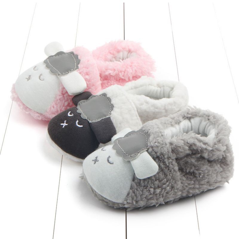 Sepatu hangat bayi shaun the sheep import