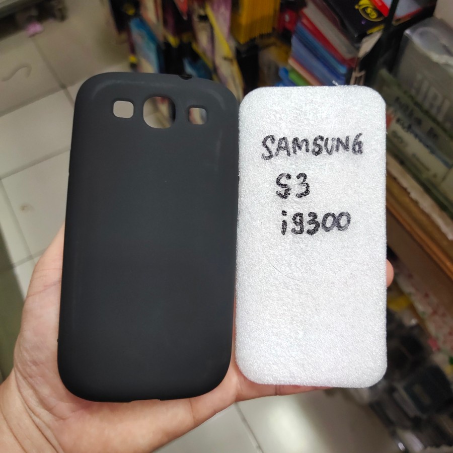 SAMSUNG A70 , i9500 / S4 , i9300 / S3 softcase silikon karet hitam