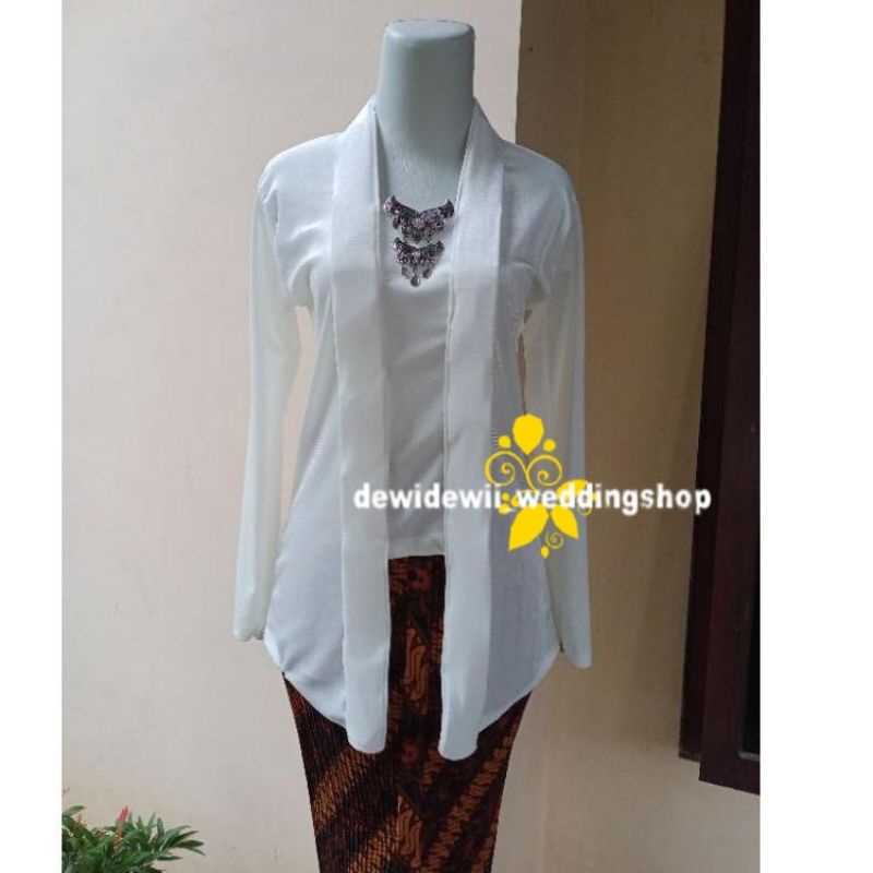 Kebaya Bludru Kutubaru, Warna Putih