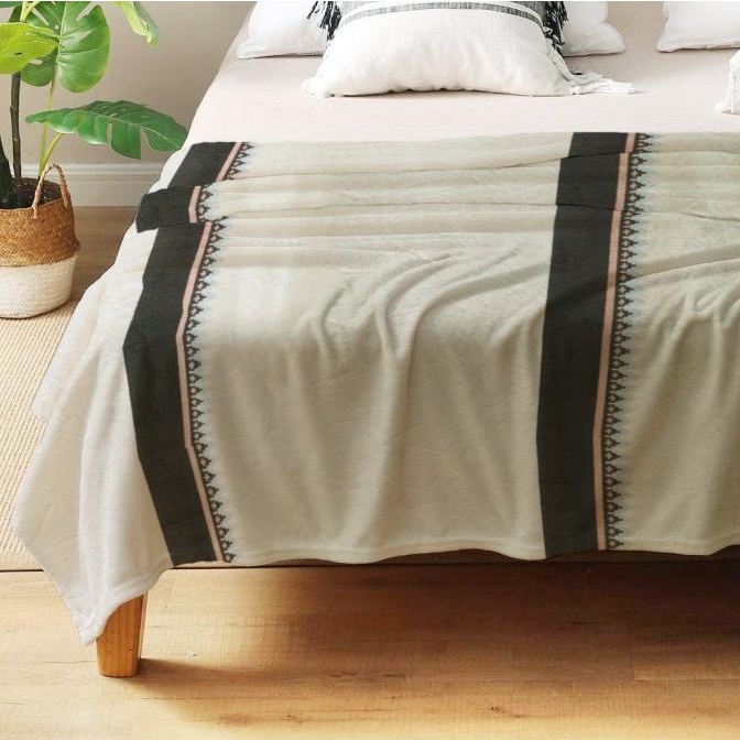 King Rabbit Thermal Blanket Selimut Fleece 150x200 cm Navajo Cream Termurah