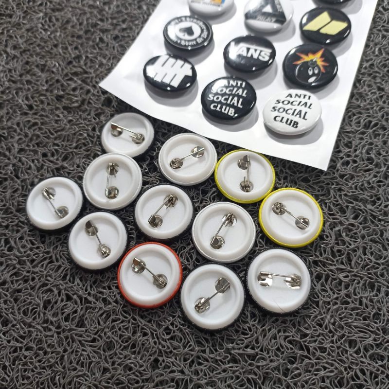 [ 1 pack isi 17pcs ] PIN BUTTON MINI / BROS HYPEBEAST ANTI SOCIAL SOCIAL CLUB BEST SELLER