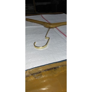 Isi 6 pcs hanger kayu kawat plat emas