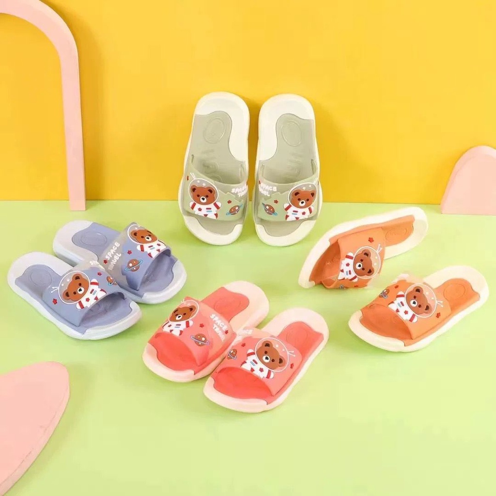 [littlecrab] Sandal Anak Beruang Space Travel Kids Sandals High Quality Astronot Luar Angkasa Colorful Biru Hijau Orange Merah Sandal Selop Anak Lucu Berkualitas Sandal Motif Unik Anti Slip Semi Transparan Korean Style