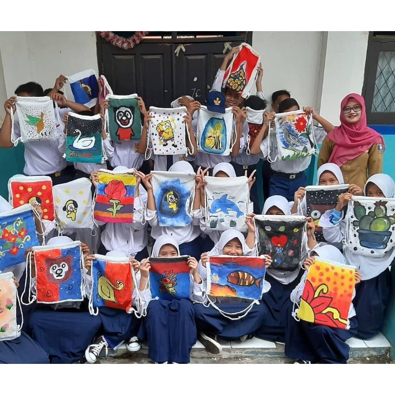 

HJK Tas Lukis tali gendong 30x40cm lengkap dengan Cat acrylic, palet dan kuas