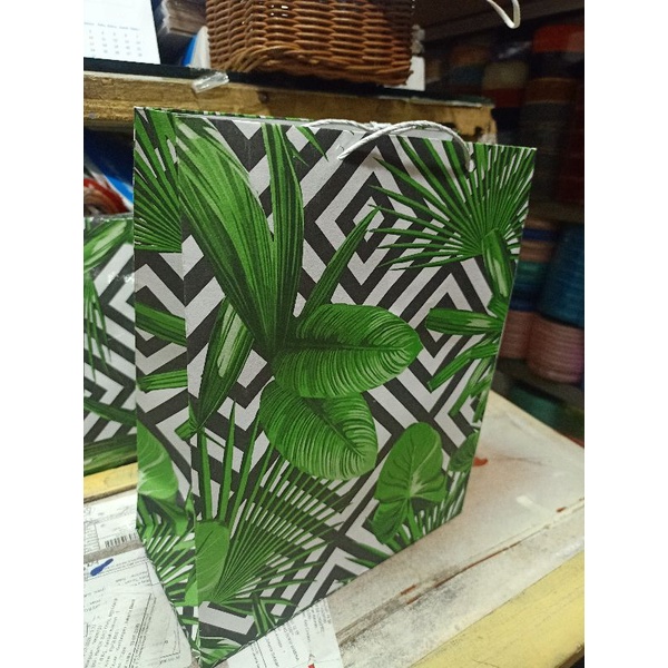 

Paper bag buku motip daun isi 12 pcs terlaris dan termurah