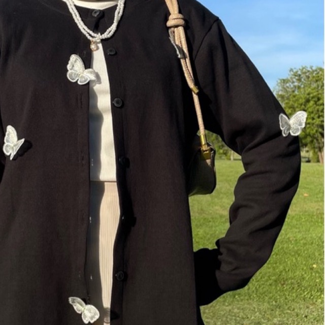 Basic Blouse Impossa- Nyaman dan Stylish dengan Bordir Kupu-kupu 3D