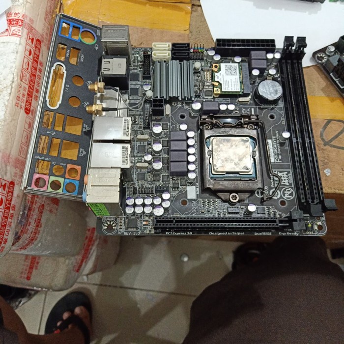 mainboard gigabyte h77n procsesor core i7-3770