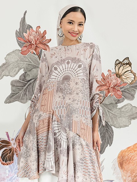 Allegra Tunic in Vintage Lace - Wearing Klamby