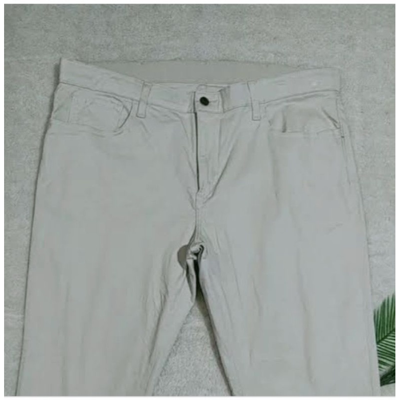 Celana Jeans Uniqlo Putih polos Wanita
