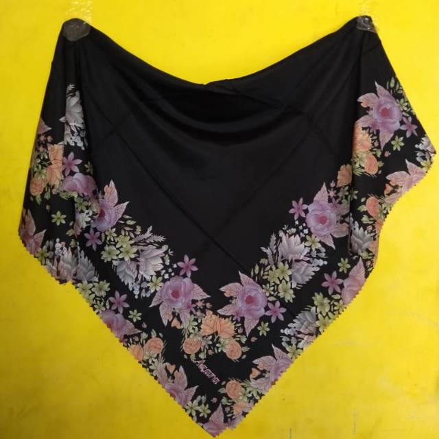 Hijab segiempat Azara motif laser cut