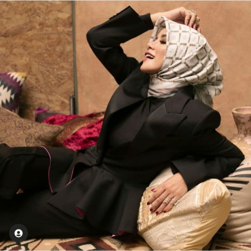 PROMO /RM PUTIH / JILBAB VOAL PREMIUM/ GROSIR HIJAB/ HIJAB SEGI EMPAT/ VOAL MOTIF PREMIUM/ DEENAY KW