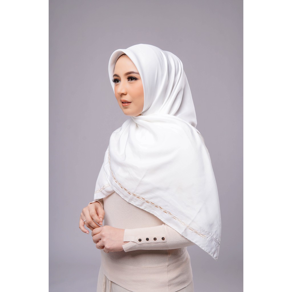 NIRNAYA SCARF WHITE - JEDA X RUMAH AYU