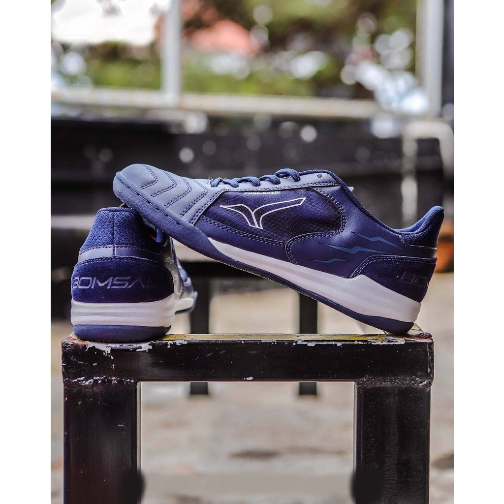 calci bomsala beyonder navy in sepatu futsal