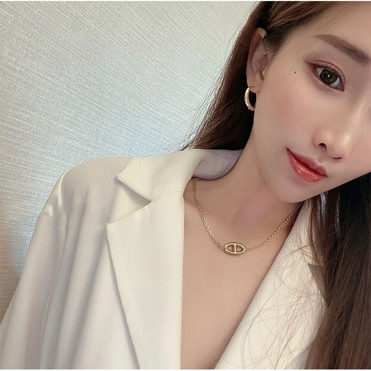 Baja Titanium Tidak Luntur Fashion Unik Hidung Babi Asimetris Kalung Pendek Versi Korea Desain Niche Liontin Rantai Klavikula Grosir Perhiasan