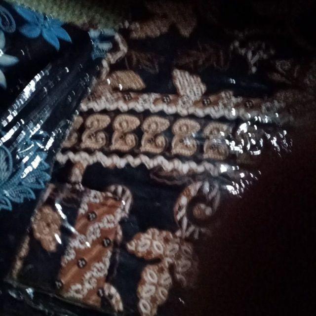 Kemeja Batik Pria Motif Manggar