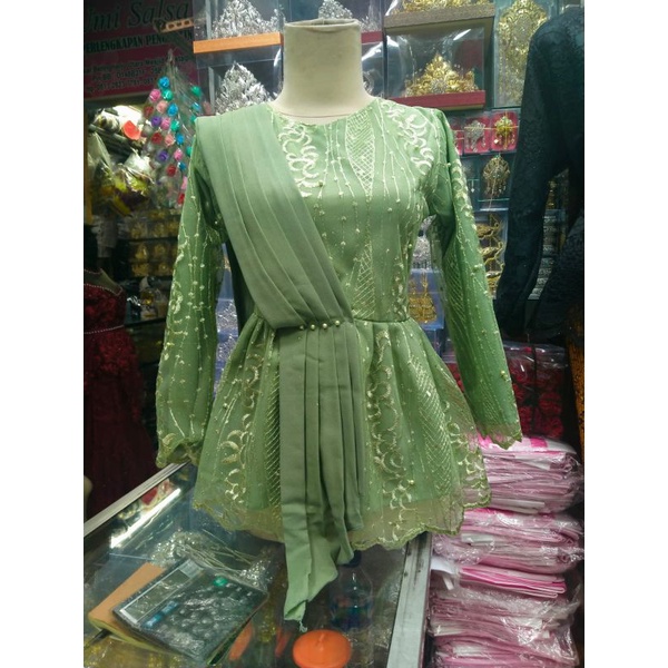 Kebaya Selendang