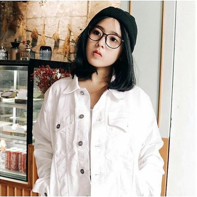 HOPYLOVY Jaket Jeans Wanita White Natasha Oversize HOPYLOVY Jaket Jeans Wanita White Natasha Oversize