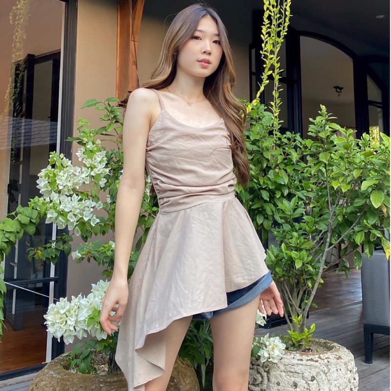 ALAIA ASYMETRIC FLARE TOP WANITA KOREA - BASIC MEWAH UNTUK KONDANGAN - TOP SEXY FOR TRAVELING - HADIAH / KADO ULTAH UNTUK CEWEK