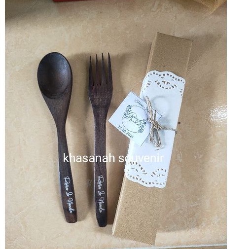 souvenir sendok garpu kayu sonokeling custom sablon kemas box